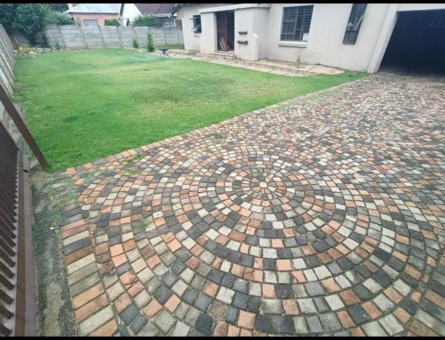 2 BEDROOM PROPERTY TO RENT IN SELECTION PARK